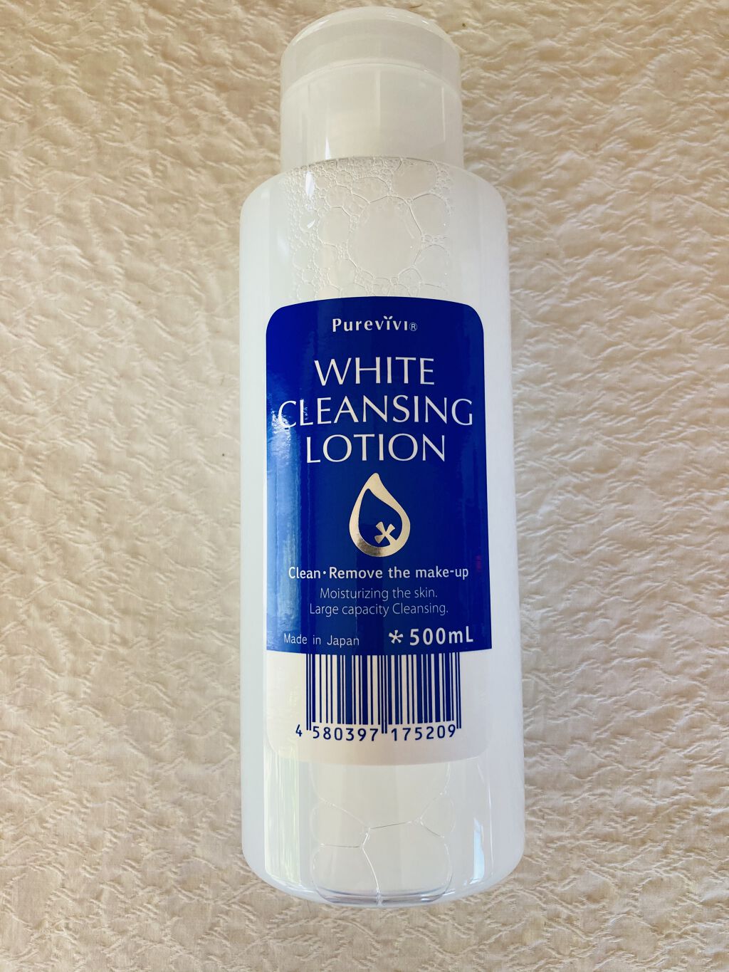 ピュアヴィヴィ ホワイトクレンジングローションのクチコミ「くすみOFF！白の水クレンジングローション

軽くふき取るだけで、メイクをすっきりOFF
クレ.....」（1枚目）
