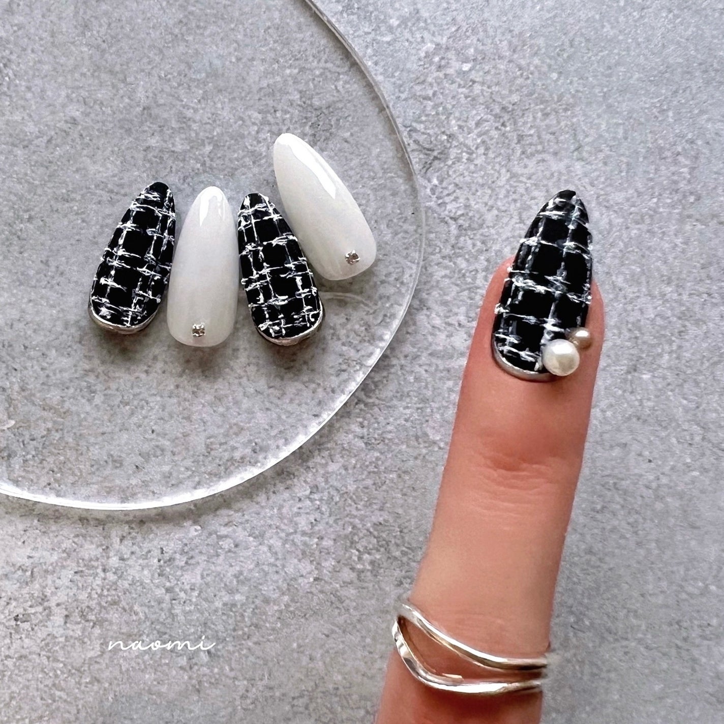 naomi on LIPS 「ツイード🎶ルセレのシャンパンのミラーは上品に仕上がるカラー☺️..」(1枚目)