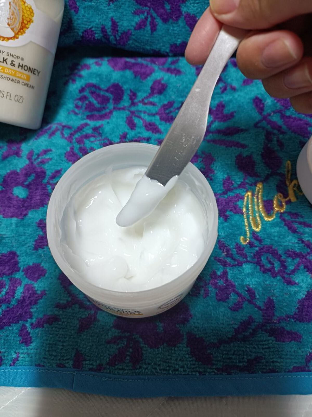 ボディヨーグルト アーモンドミルク/THE BODY SHOP/ボディローションを使ったクチコミ(2枚目)