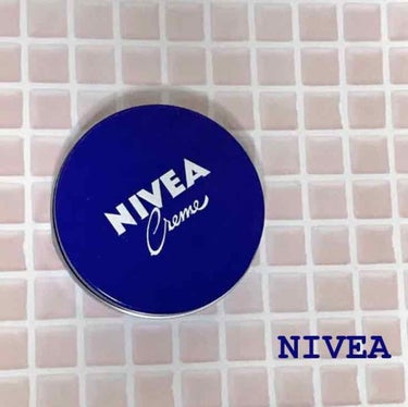 今回はNIVEAの青缶の使い方を紹介させていただきます☺️❕❕


NIVEAの青缶と言えば知らない人はいないんじゃないかってくらいいろんな人が使用しているクリームだと思います。今回はそんなNIVEAの