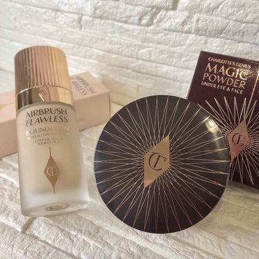 Charlotte Tilbury  エアブラシ フローレス ファンデーションのクチコミ「
今回は、年齢肌向けと聞いて飛びついた
Charlotte Tilbury
AIRBRUSH .....」（1枚目）