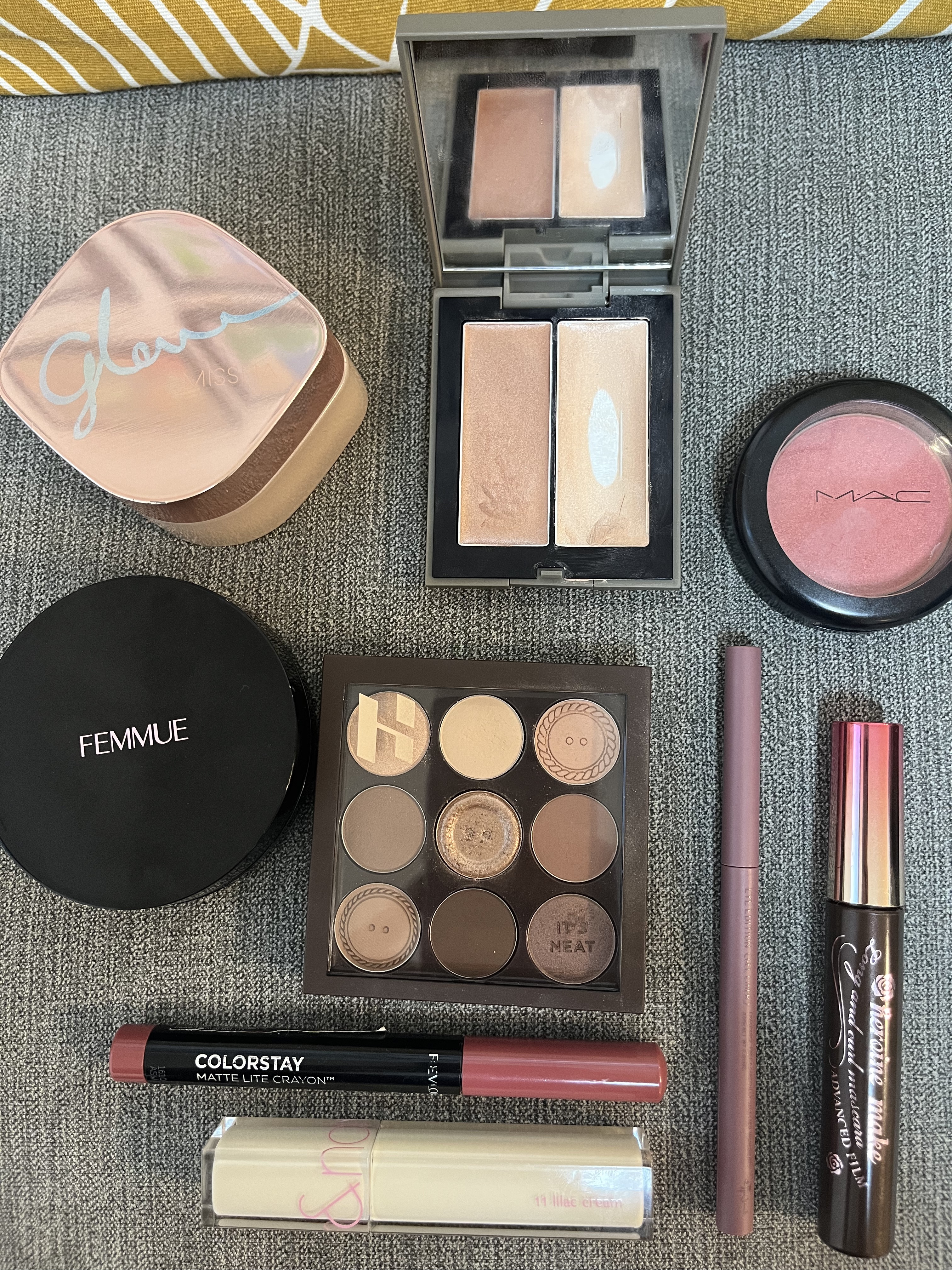 エバーグロウクッション SPF25 PA++/FEMMUE/クッションファンデーションを使ったクチコミ（1枚目）