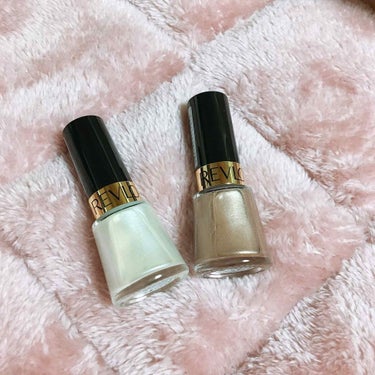 ネイルの紹介💅

私はネイルするのが好きでよく変えたり
してます☺️
レブロンの速乾タイプのトップコートは
使ったことありますが、秒でこぼして
ダメにしてしまいました😭

久しぶりに買ったんですけど
こ