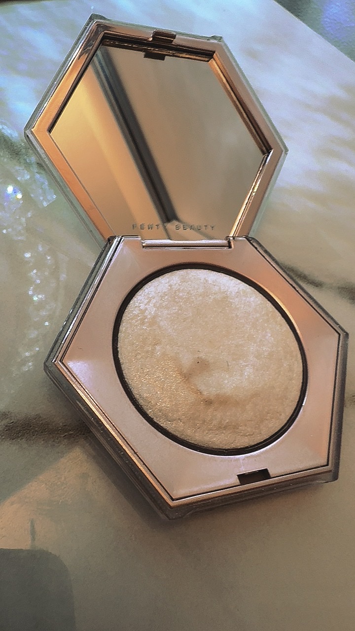 DIAMOND BOMB/FENTY BEAUTY BY RIHANNA/パウダーハイライトを使ったクチコミ（2枚目）