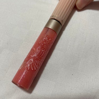 PAUL & JOE BEAUTE リップグロス Gのクチコミ「ベタベタ感が結構ありすぐに取れてしまう事も。。
可愛らしさのためだけのものかな。..」（1枚目）