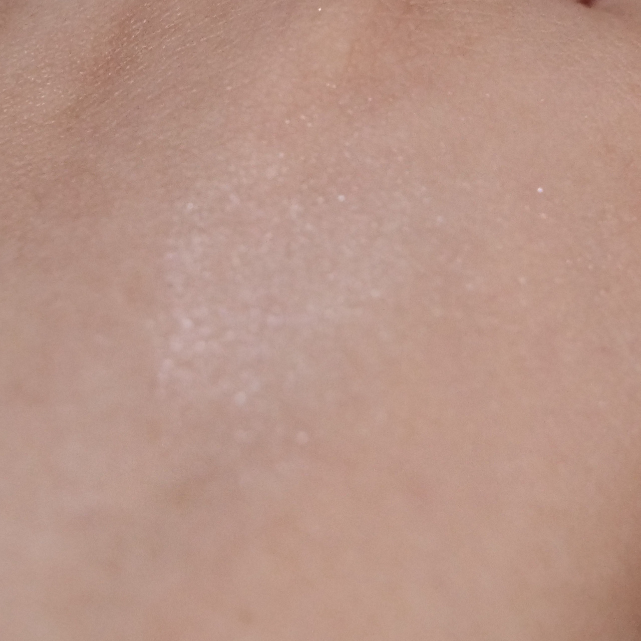 パールグロウハイライト 01 シャンパンベージュ/CEZANNE/パウダーハイライトを使ったクチコミ（3枚目）