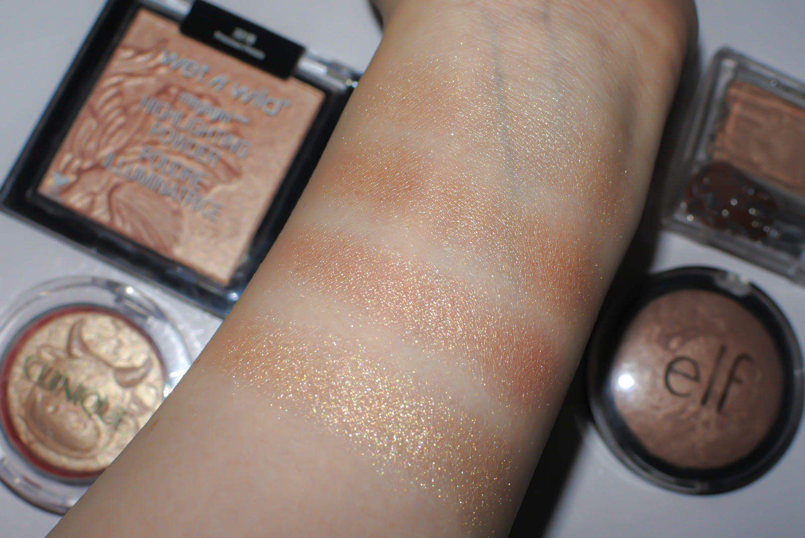 チーク ポップ ハイライター ゴールド セレブレーション ポップ ウシ（2021）/CLINIQUE/パウダーハイライトを使ったクチコミ（3枚目）