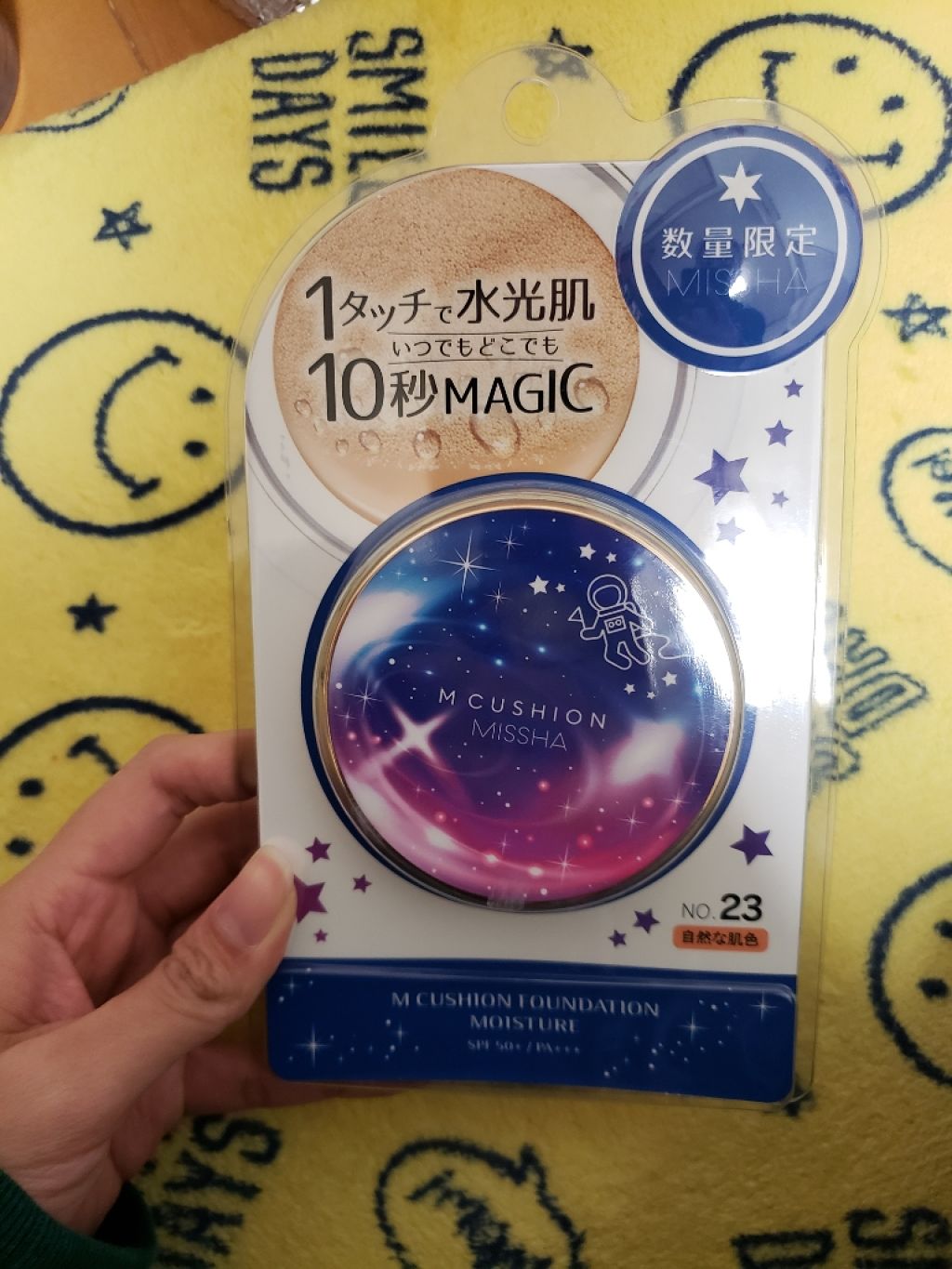 こんばんわ、みぃきぃです😇

ミシャ Mクッションファンデーション(モイスチャー)
No.23  自然な肌色

数量限定でイオンオリジナルが出てて
宇宙柄でめっちゃ可愛い💕
デザインに一目惚れで買いました。
もともと、使って見たいっての