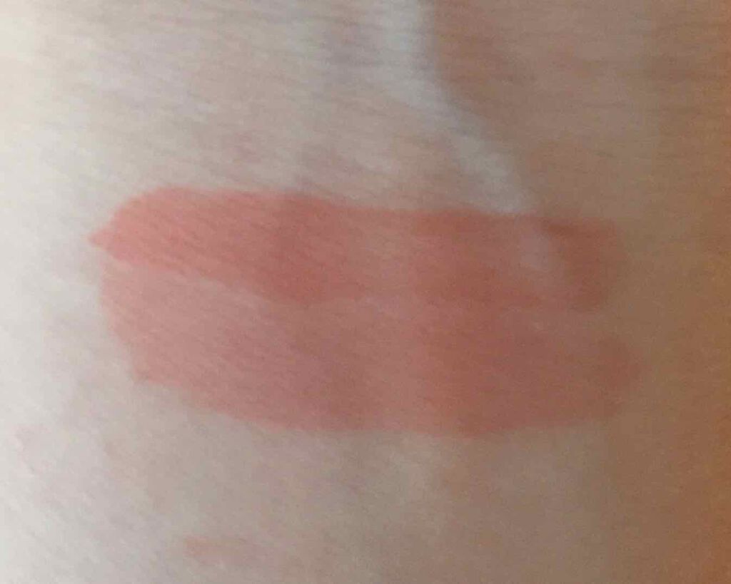 🌼 on LIPS 「今回紹介するのはオピュのジューシーパンティントのBE01です🍌..」(3枚目)