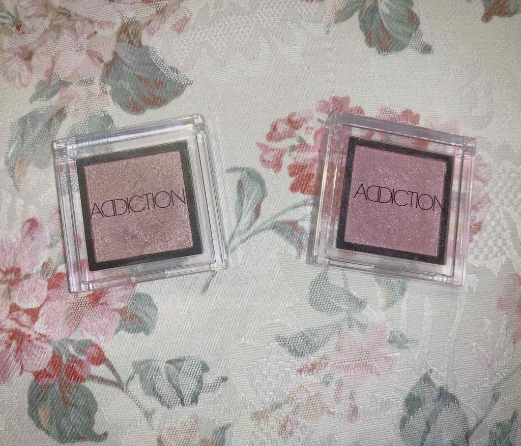 ADDICTION ザ アイシャドウ🐰💖

〜お気に入りピンクシャドウ編〜

左:21番 Love Affair
右:80番 Cry Baby

同じピンクベージュに見えるけど、結構スウォッチしてみると違うのね🤭

涙袋に塗れる、Th