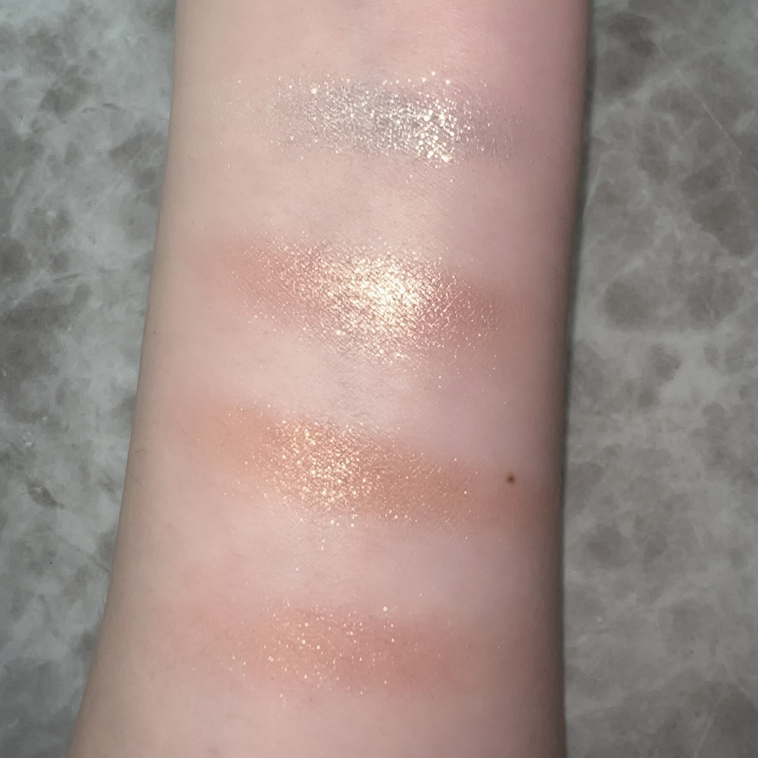 足しパレ 03 うるみラメ/Fujiko/アイシャドウパレットを使ったクチコミ（2枚目）