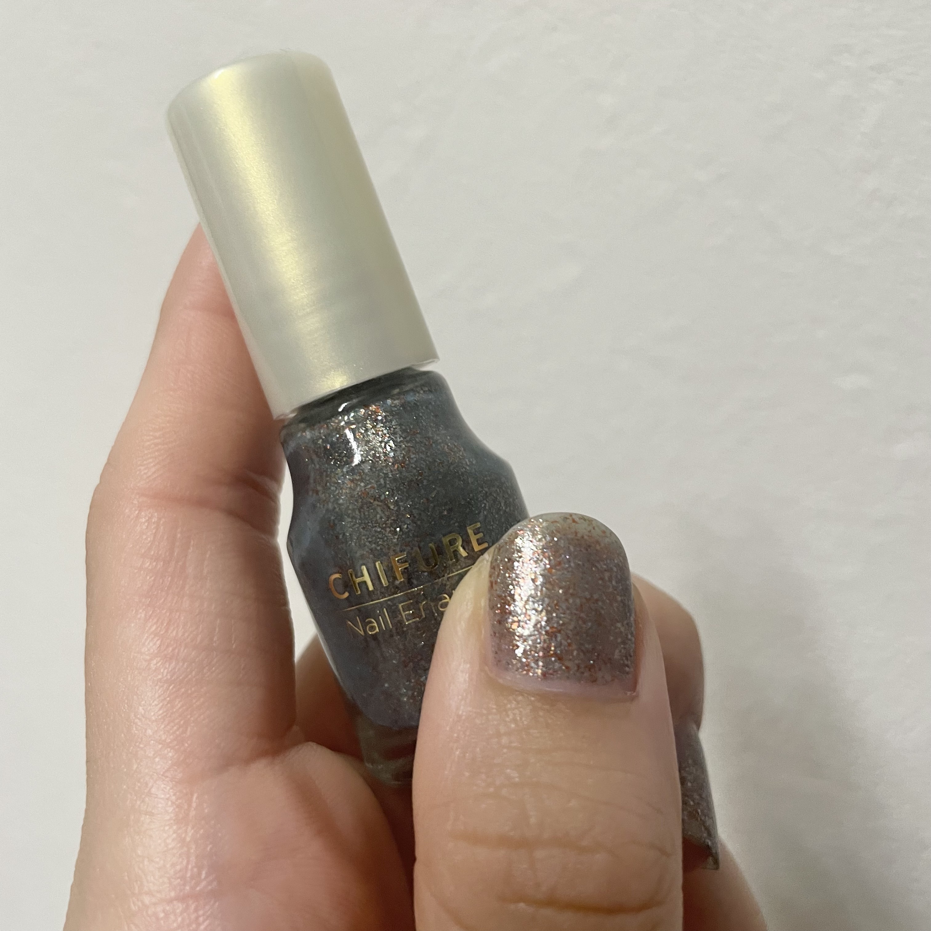 ネイル エナメル 049 グレー系ラメ/ちふれ/マニキュアを使ったクチコミ（2枚目）