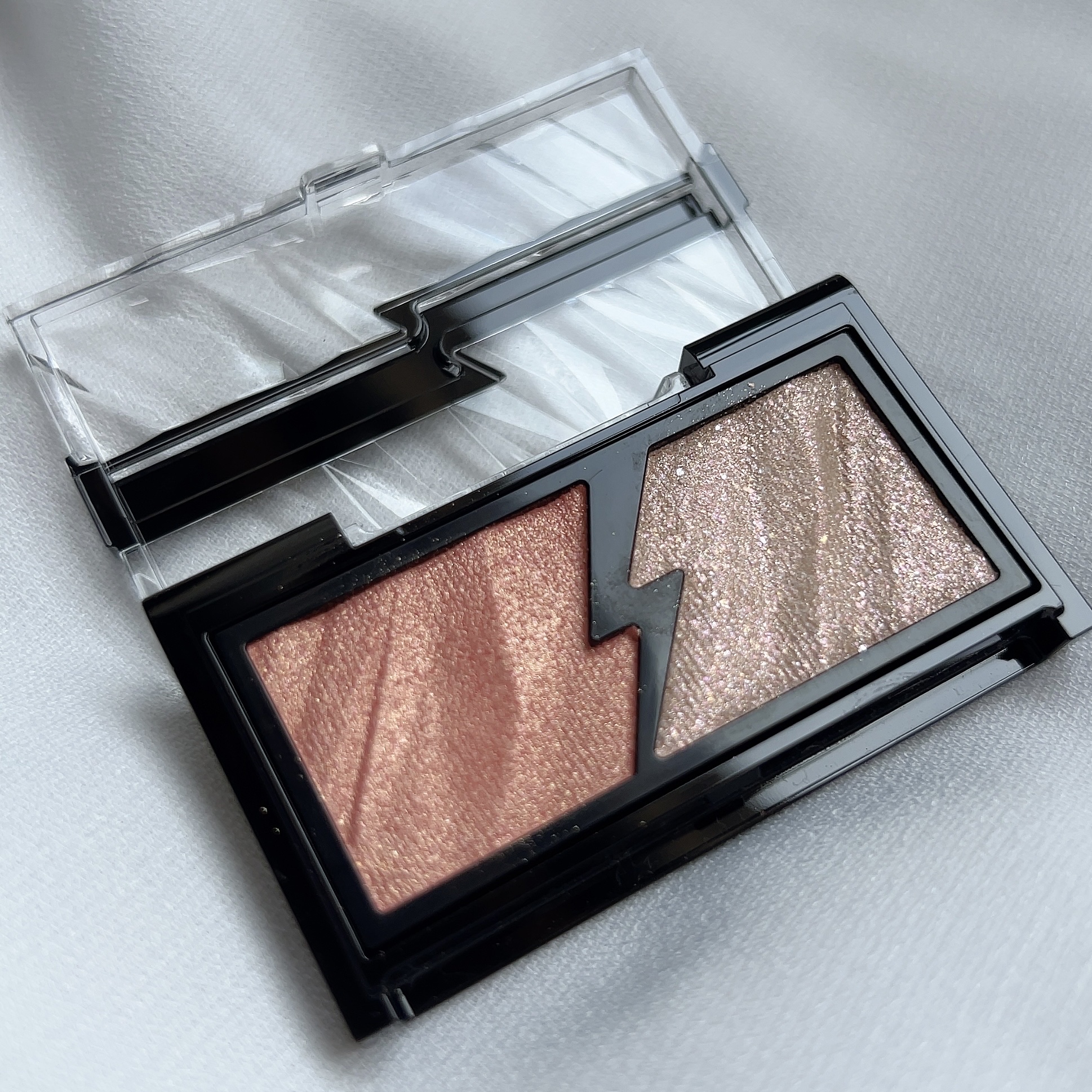 エレクトリックショックアイズ  EX-1 ブルーミングシャワー/KATE/アイシャドウパレットを使ったクチコミ（2枚目）