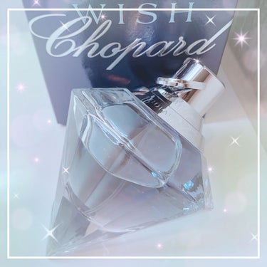 ・
⟡⋆ॱ˖•
・
♡CHOPARD♡
・
ショパール・『ウィッシュ』
・
❤︎
・
宝石のブランド・ショパールらしい
・
・
ダイヤモンドの形をしたブルーの香水♡
・
❤︎
・
トップは、フルーツがフ