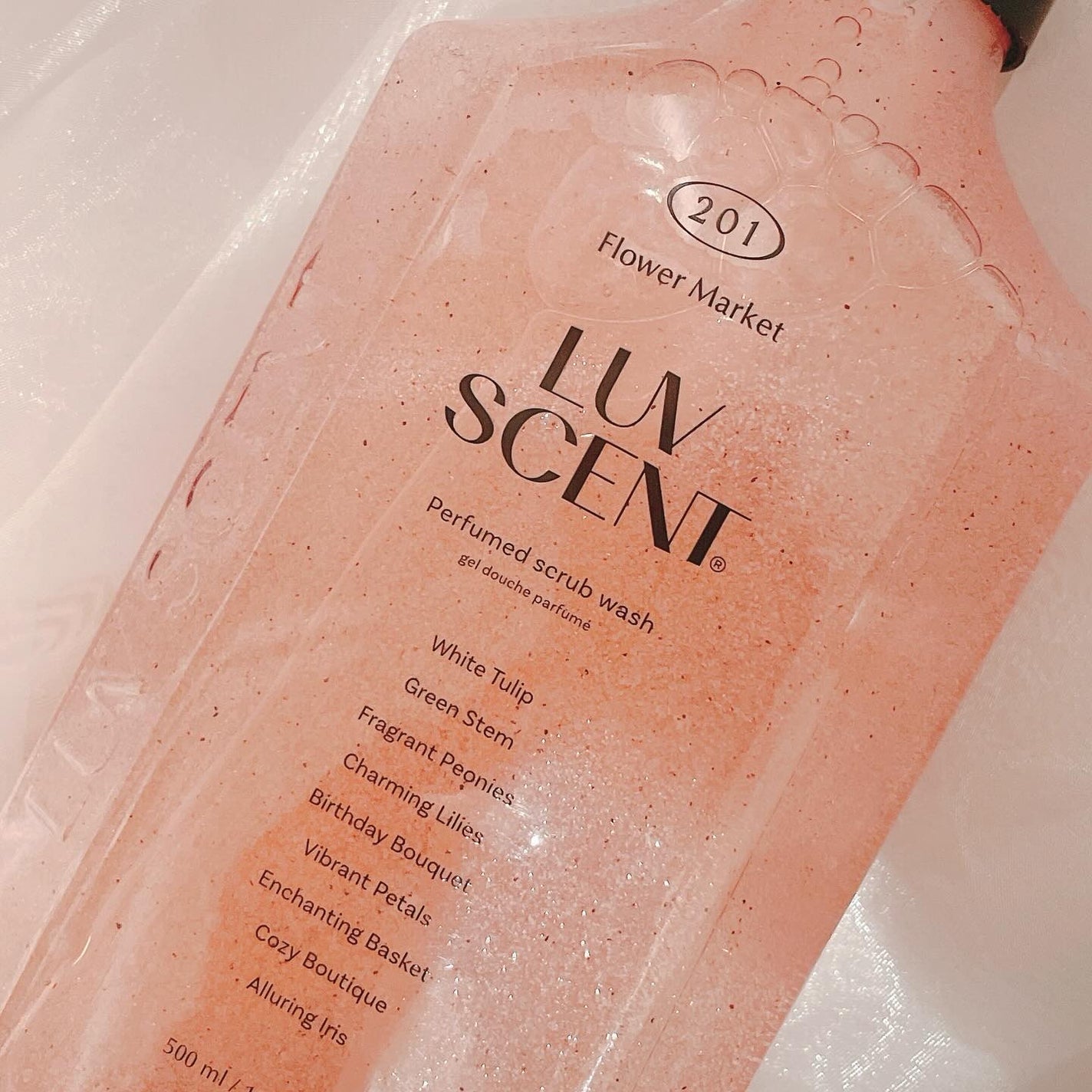 スクラブボディウォッシュ フラワーマーケット ホワイトチューリップ/LUV SCENT/ボディスクラブを使ったクチコミ(2枚目)