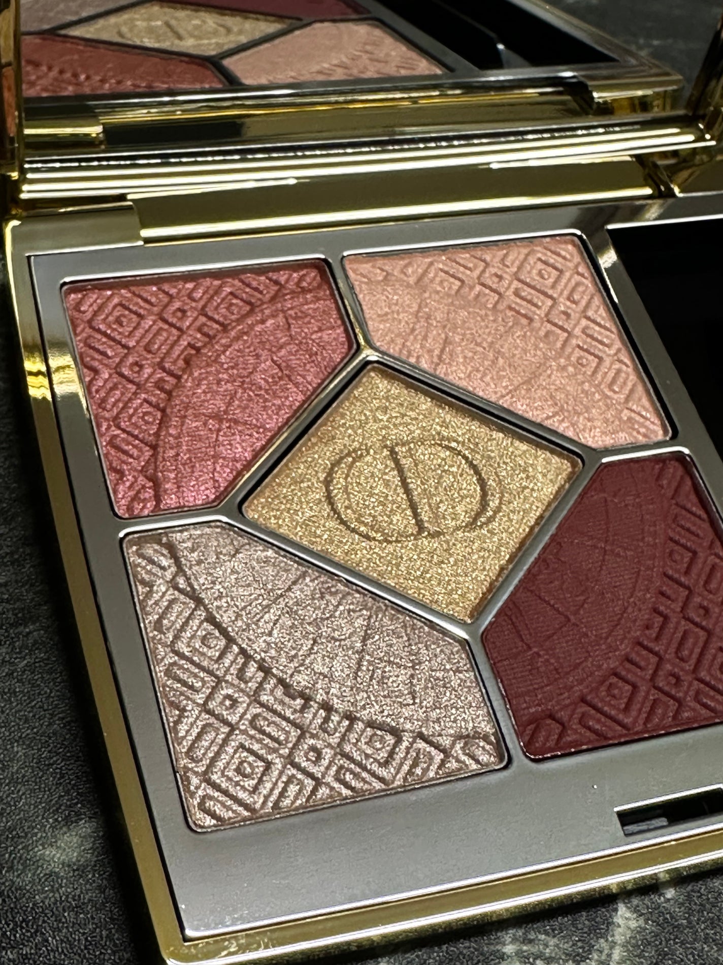 【旧】ディオールショウ サンク クルール(クリスマス コレクション 2024 限定品)/Dior/アイシャドウを使ったクチコミ(5枚目)