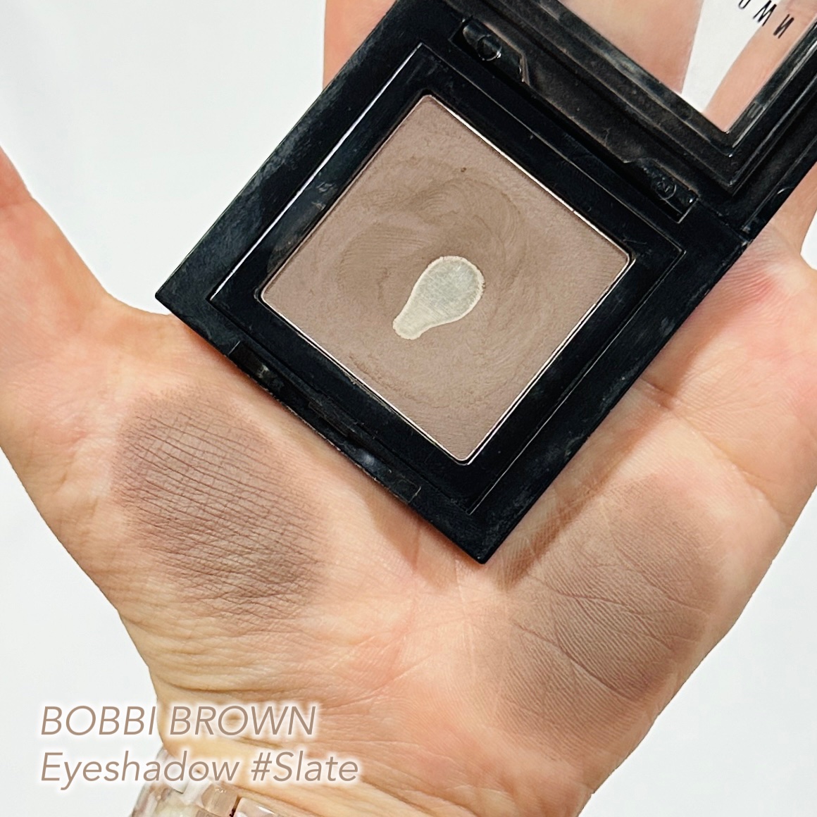 アイシャドウ　 29 セメント/BOBBI BROWN/単色アイシャドウを使ったクチコミ（2枚目）