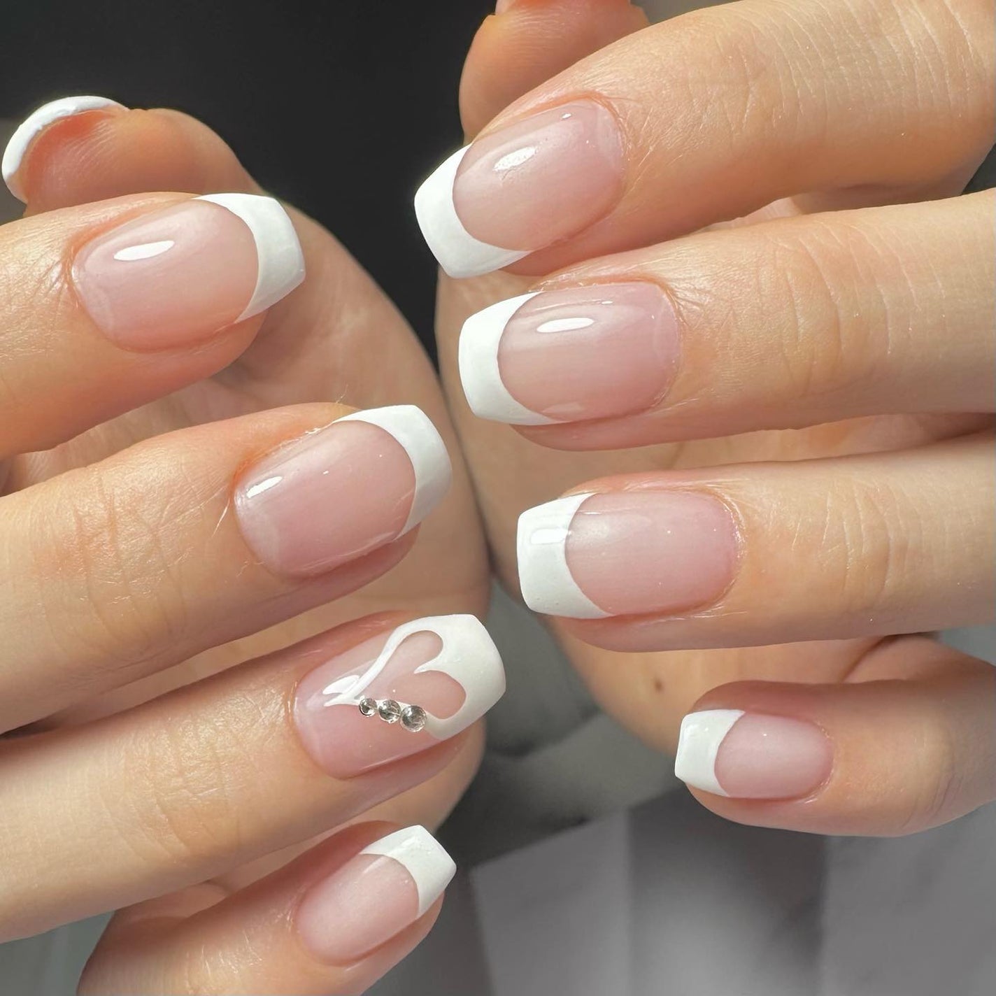 kanna on LIPS 「・・・𝐻𝑒𝒶𝓇𝓉𝐹𝓇𝑒𝓃𝒸𝒽☁🫧🤍🕊ホワイトでハートフレンチ❤..」(1枚目)