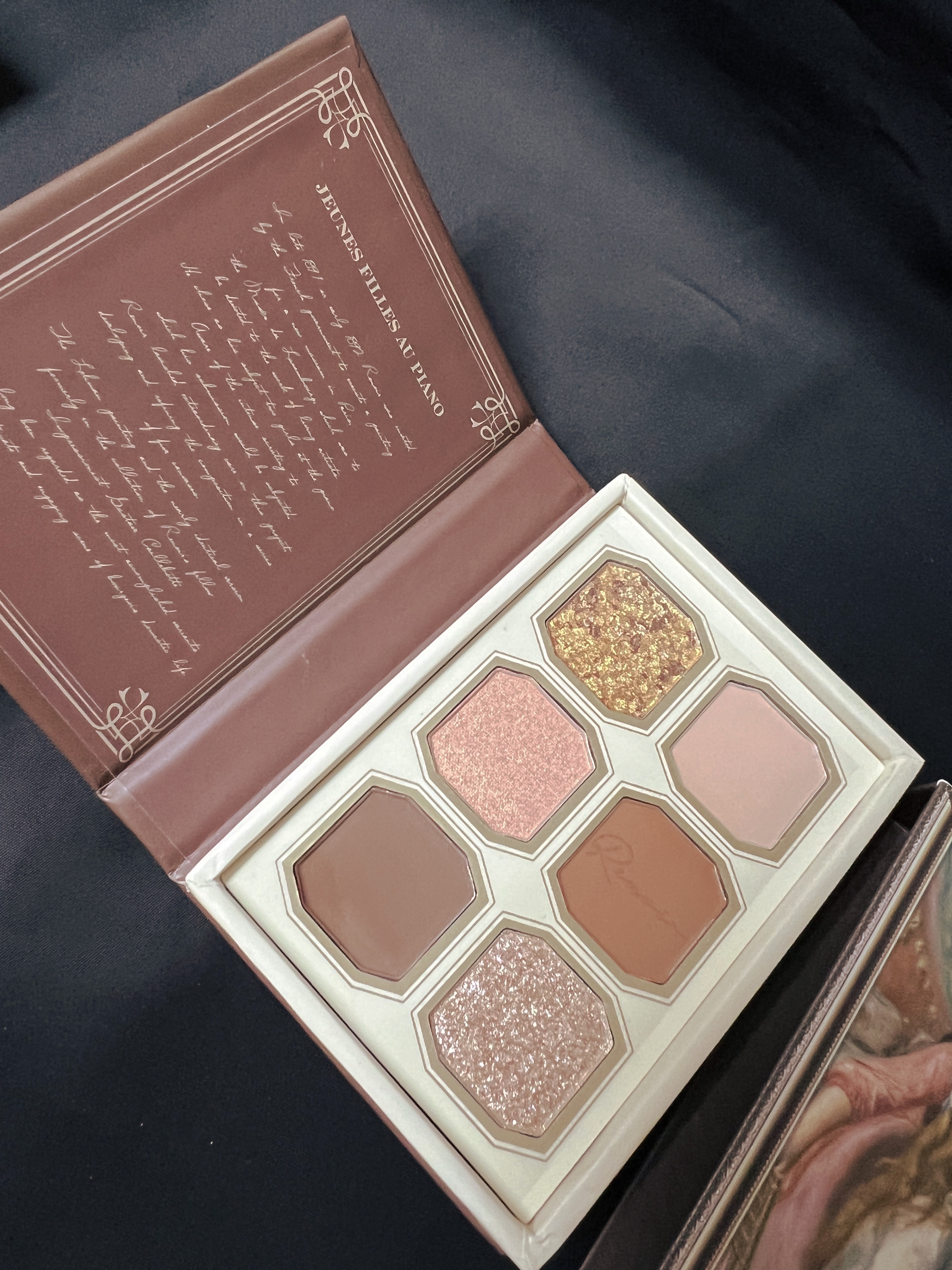 絵画アイシャドウパレット 03 ピアノを弾く少女たち/MilleFée/アイシャドウパレットを使ったクチコミ（2枚目）