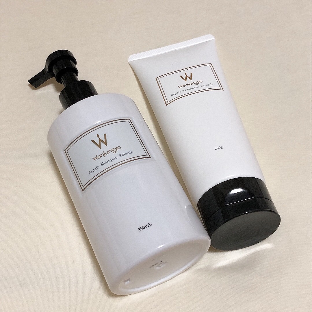 ＼ウォンジョンヨからヘアケアシリーズ／
　
　
　
ウォンジョンヨ

✔︎リペアシャンプー　スムース
　　350ml／税込1,650円

髪のからまりが気になる方へ。
指どおりなめらかな、さらさら髪に。

　
　
✔︎リペアトリートメント　