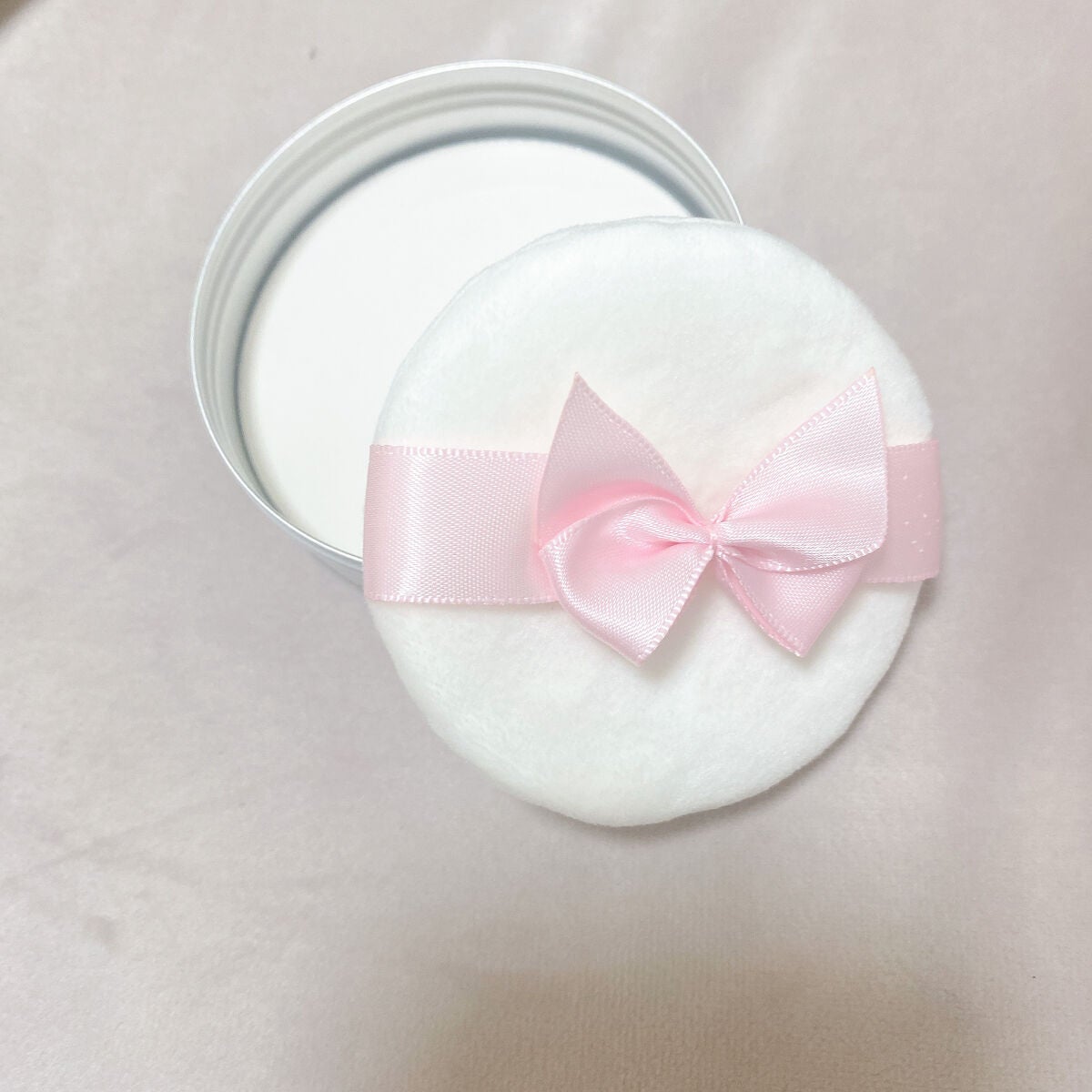 すっぴんパウダー ホワイトフローラルブーケの香り/クラブ/プレストパウダーを使ったクチコミ(3枚目)