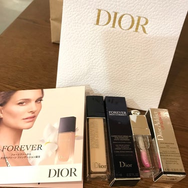 今日は久々にデパートのコスメカウンターへ💕

DIORのコスメカウンターに行って、念願のコンシーラーを購入☺️色みは0番。
ソバカスと小鼻の赤みのカバーとTゾーンのハイライトとして使用します。

リップ