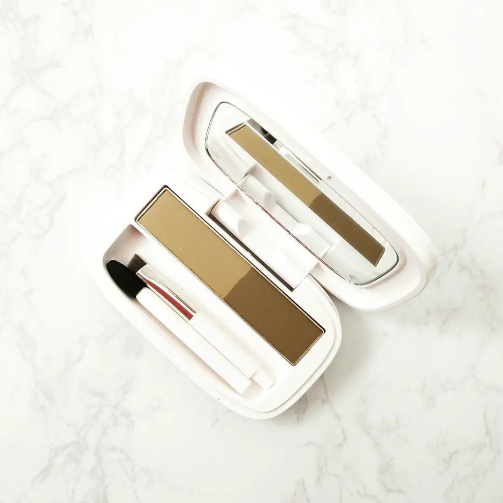 maffy on LIPS 「メディアリュクス パウダーアイブロウを使っています。パウダーア..」(1枚目)