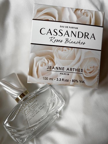 ジャンヌ・アルテス カッサンドラ ホワイトローズ オードパルファムのクチコミ「本当は教えたくない、愛用している香水ᯅ̈♡


コスパの良さに惹かれて中学生の時に購入🕊‎

.....」（2枚目）