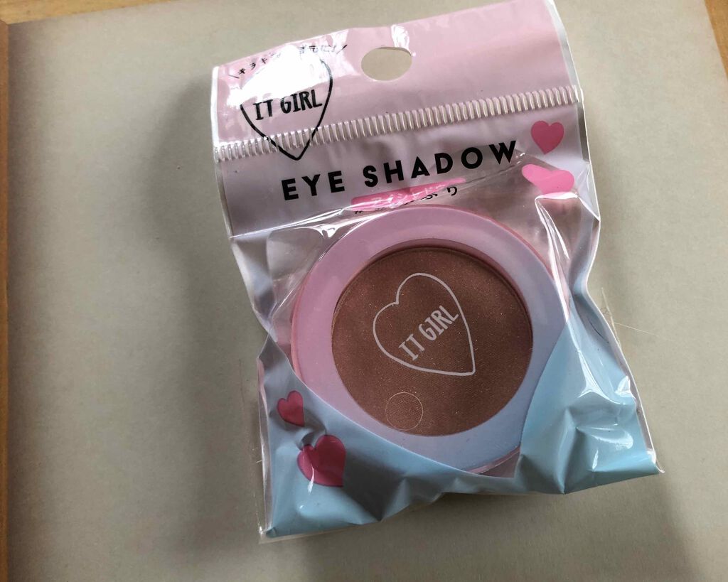 ダイソー×IT GIRL アイシャドウ 猫かぶり/DAISO/単色アイシャドウを使ったクチコミ（1枚目）