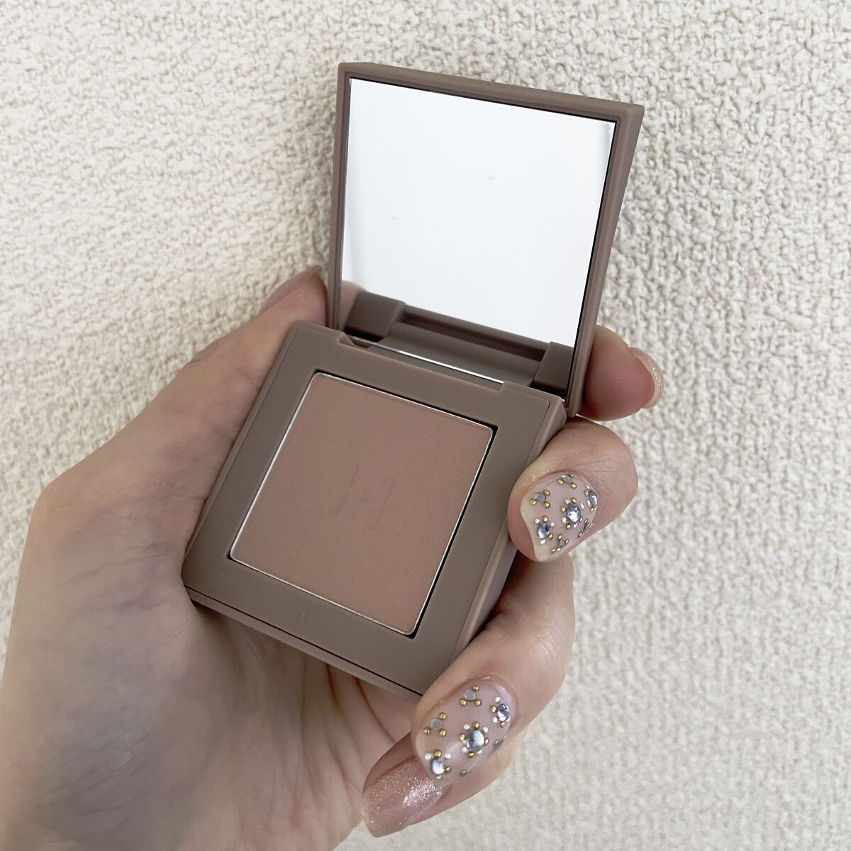 ニューデップスアイシャドウ ST002 オネスティ/hince/単色アイシャドウを使ったクチコミ（1枚目）