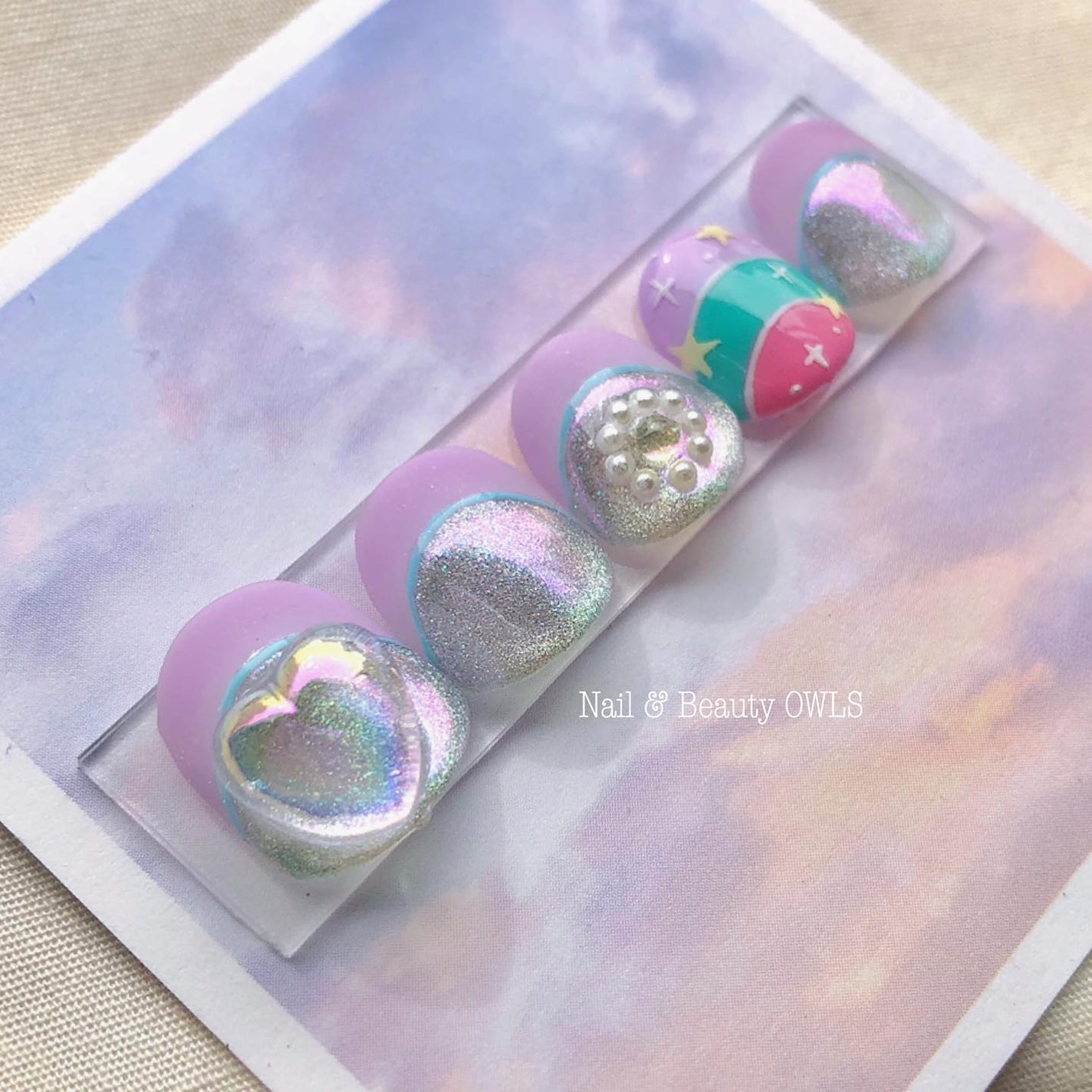 ぴよこれいと あうるす on LIPS 「🦄⭐️🌈🧡💫🦄マットフレンチ❤️4枚目の動画が1番ラメとパウダ..」(1枚目)