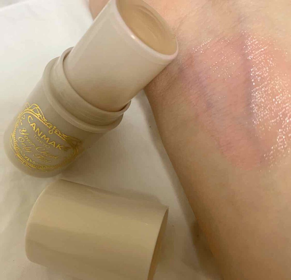 ⌇ユアチークオンリーティント01
CANMAKEのスティックチーク
透明なのに塗るとお肌の水分に反応してピンク色に染まる！
手が汚れず、使えるのありがたい🙄🌸

自分の好みで発色も調節できる❣️