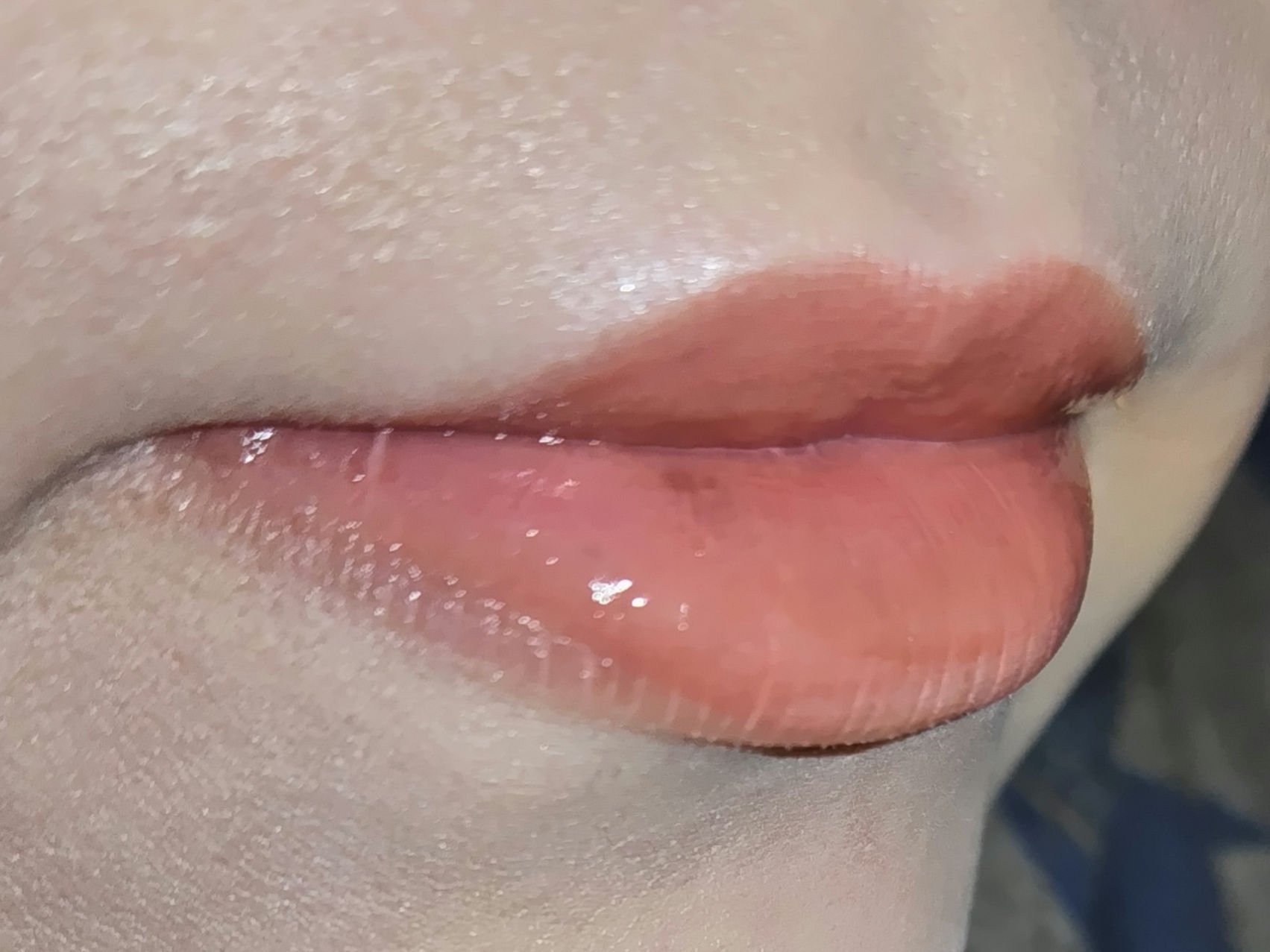 クリスタル グラム ティント 07 モダンコーラルベージュ(MODERN CORAL BEIGE)/CLIO/リップティントを使ったクチコミ（3枚目）