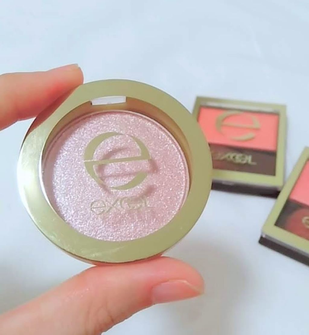 シャイニーシャドウ N/excel/単色アイシャドウを使ったクチコミ（1枚目）