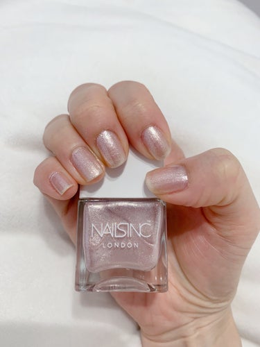 nails inc. ４５ セカンド トップコートのクチコミ「桜をテーマにしたネイルキット、イエベ秋アラフィフのくすんだ指先でも大丈夫？って思ったけど意外と.....」（2枚目）