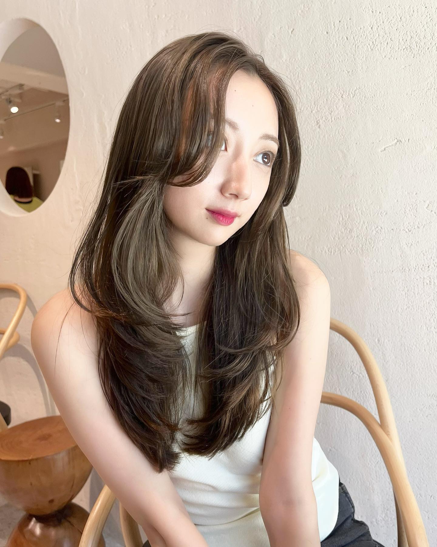 柔らかいレイヤースタイル⭐️
長くても動きのあるヘアスタイル😚🩷

カラーはおしゃれな
オリーブブラウン🫒🤍

表参道美容室　駅徒歩3分🚶‍♀️

#レイヤースタイル
#レイヤーカット