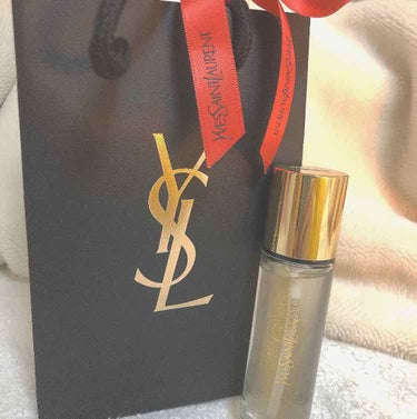 ❤︎Yves Saint Laurent❤︎
…  ラディアントタッチブラープライマー  …

箱が全部フランス語で分からなかったので
カタカナですいません😅

ずっと欲しかったけど
高いから我慢してた