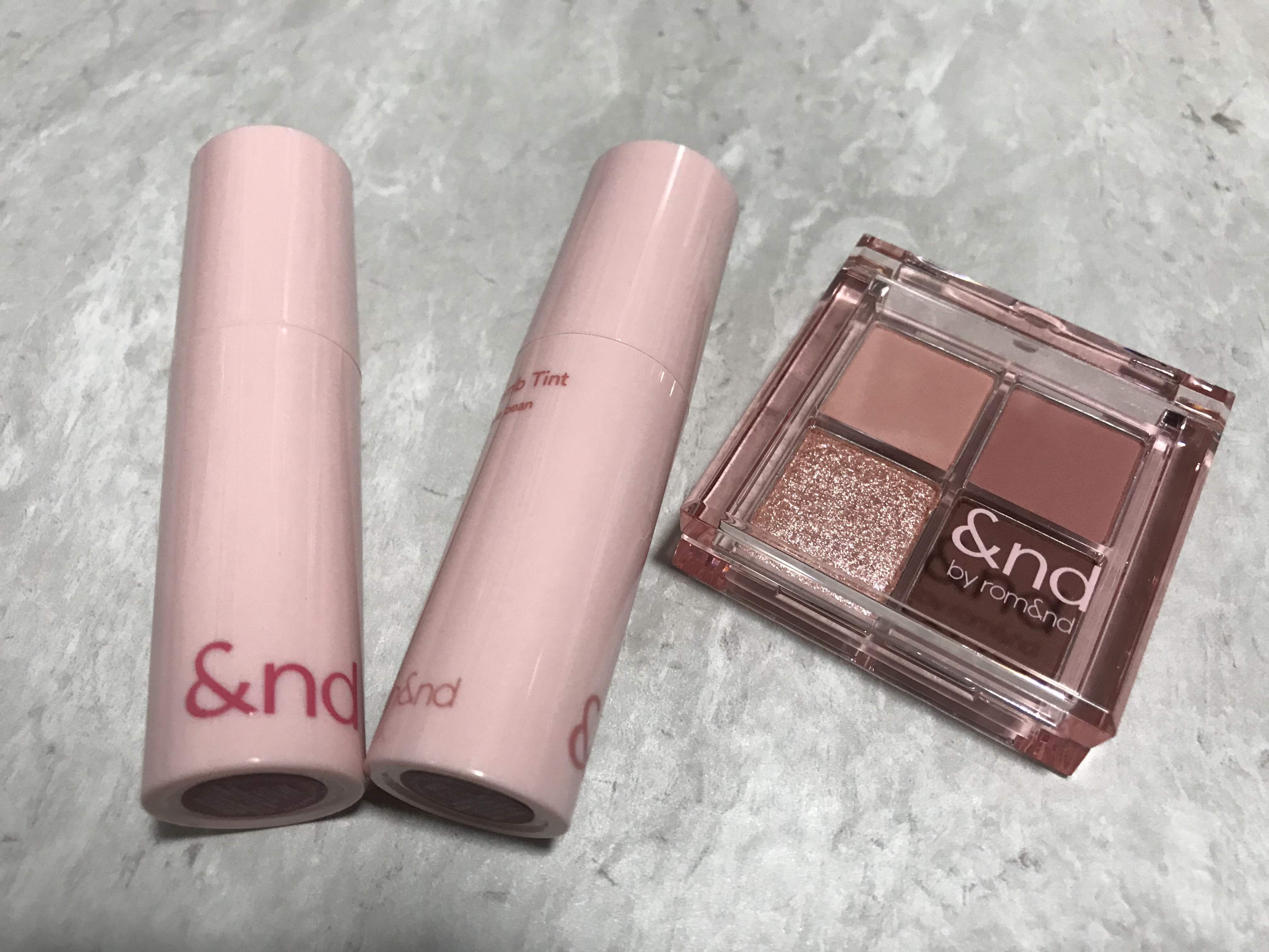 アンドバイロムアンド　グラッシーボムティント/&nd by rom&nd/リップティントを使ったクチコミ（2枚目）