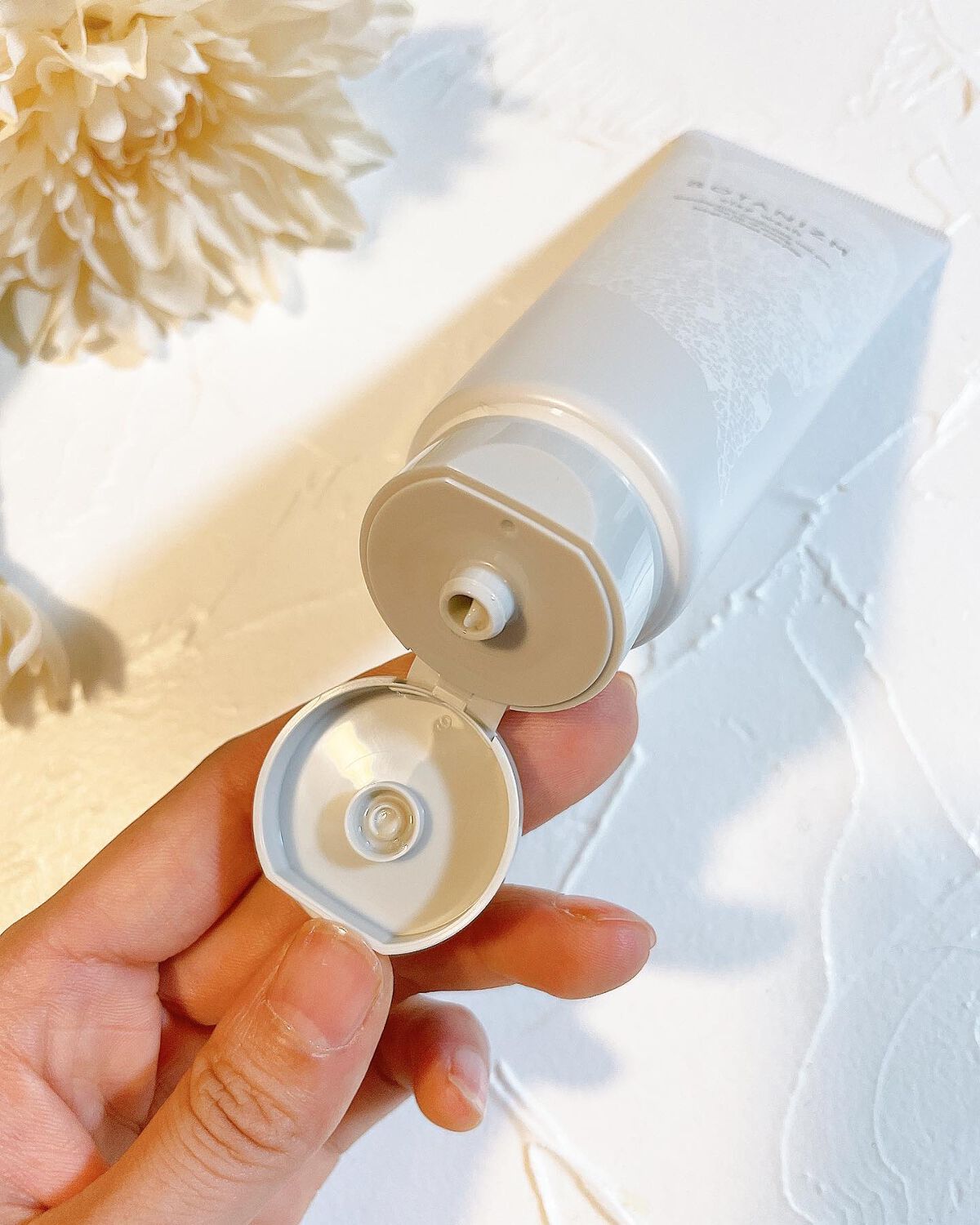 みなも on LIPS 「\ スクラブ&クレイですっきり /泡立て不要の洗顔✨で時短に..」(3枚目)