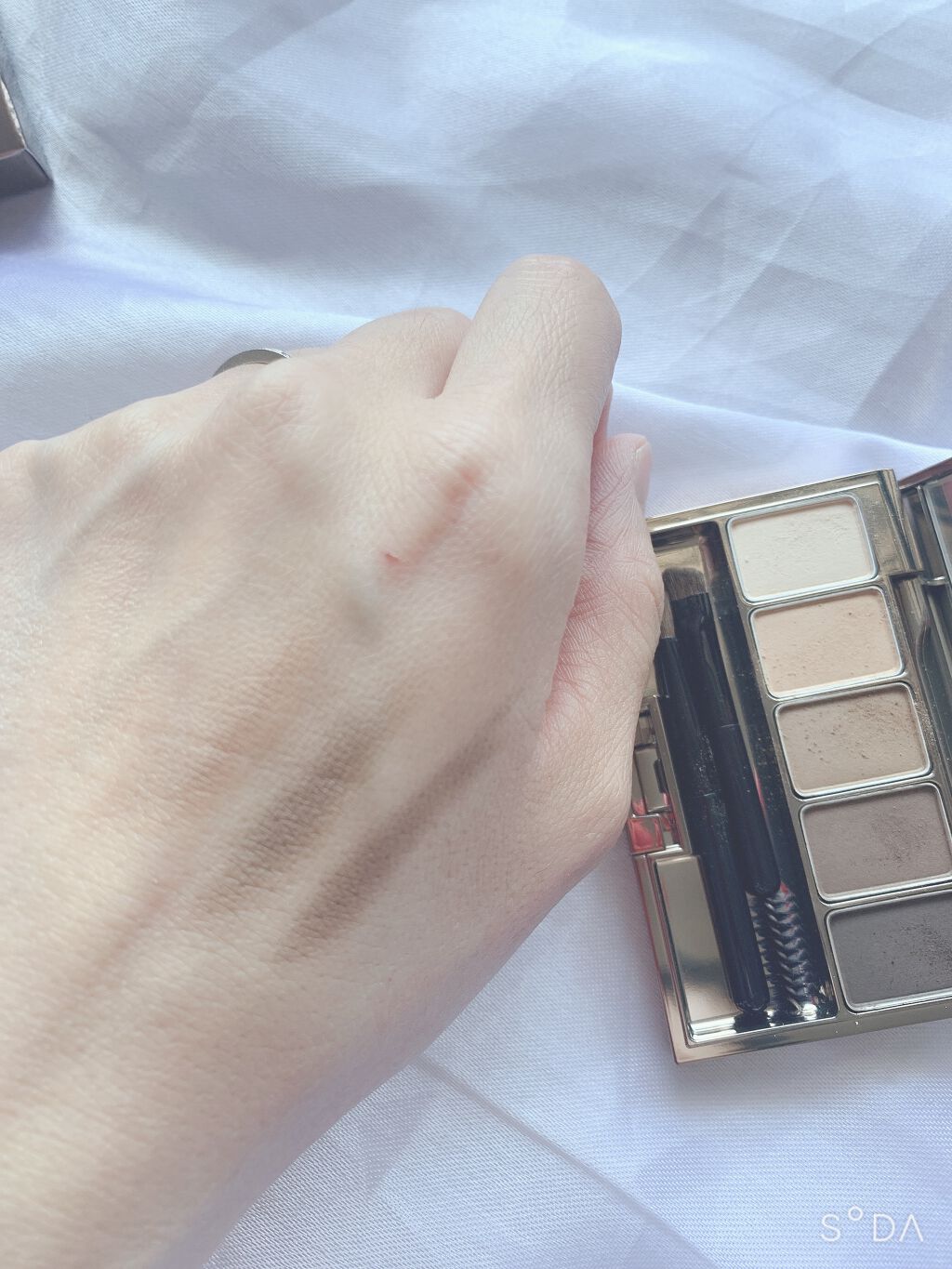 ひーちゃん on LIPS 「みんなはメイクはどこに時間かける?私はどーしても眉毛‼️..」(3枚目)