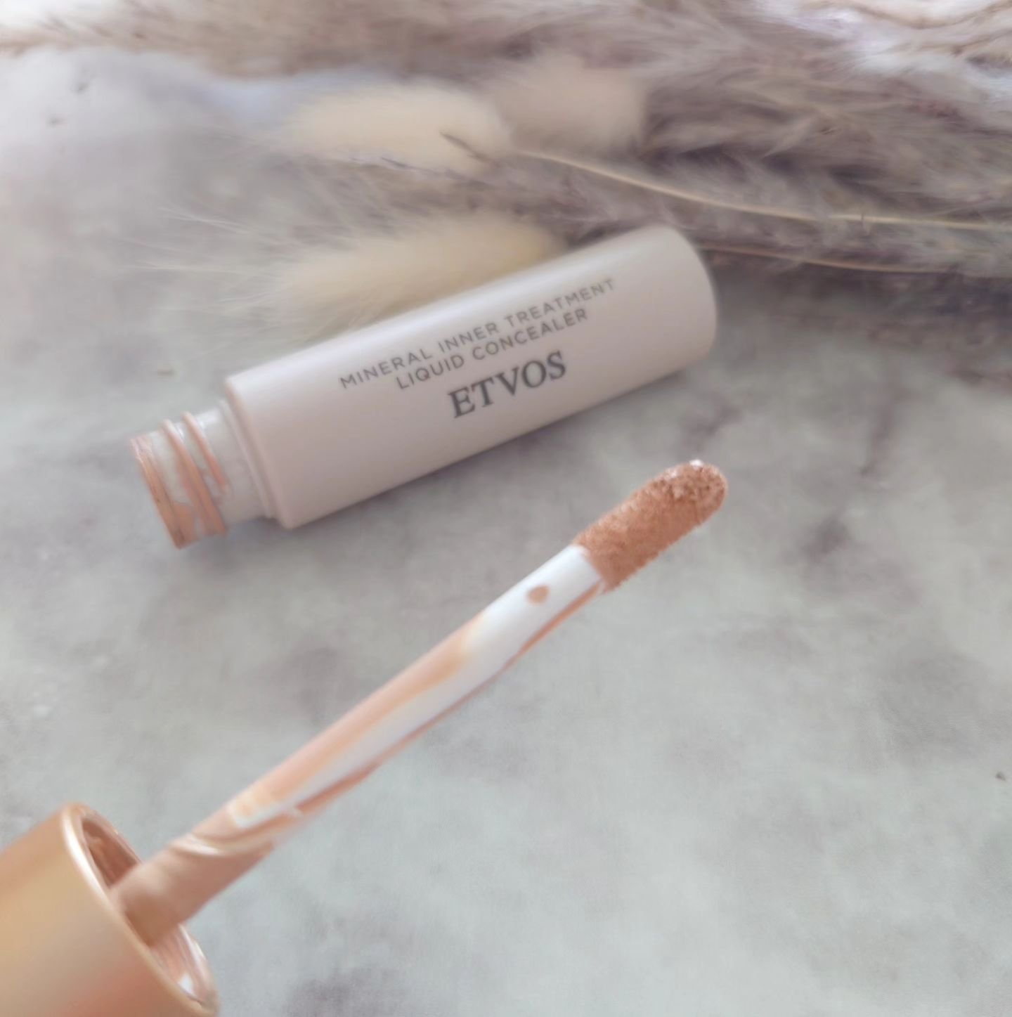 ミネラルインナートリートメントリキッドコンシーラー ナチュラルベージュ/エトヴォス/リキッドコンシーラーを使ったクチコミ（2枚目）