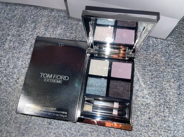 TOM FORD BEAUTY アイ カラー クォード エクストリーム フロストファイア

こちらもどうしても欲しくなってしまいバイマで購入しました🤗

ラメの暴力がほんとにほんとにとんでもないので2枚