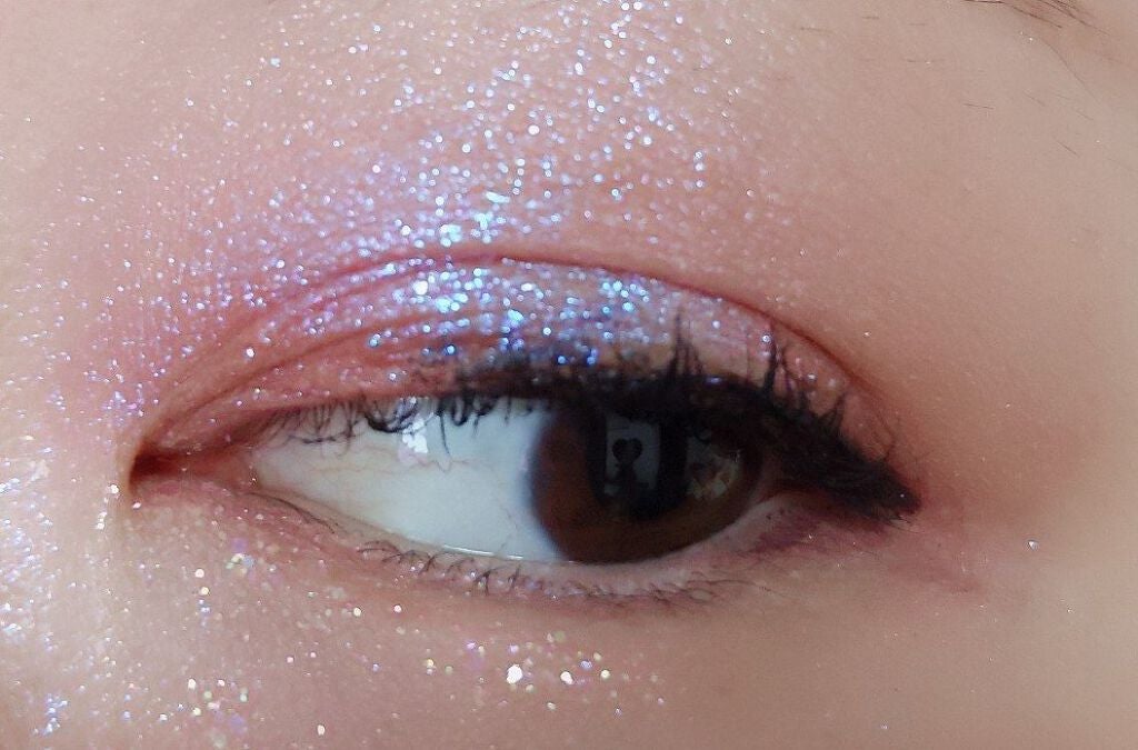 白雪 on LIPS 「このラメやばい!!!!プチプラコスメで有名なaztkアイシャド..」(1枚目)