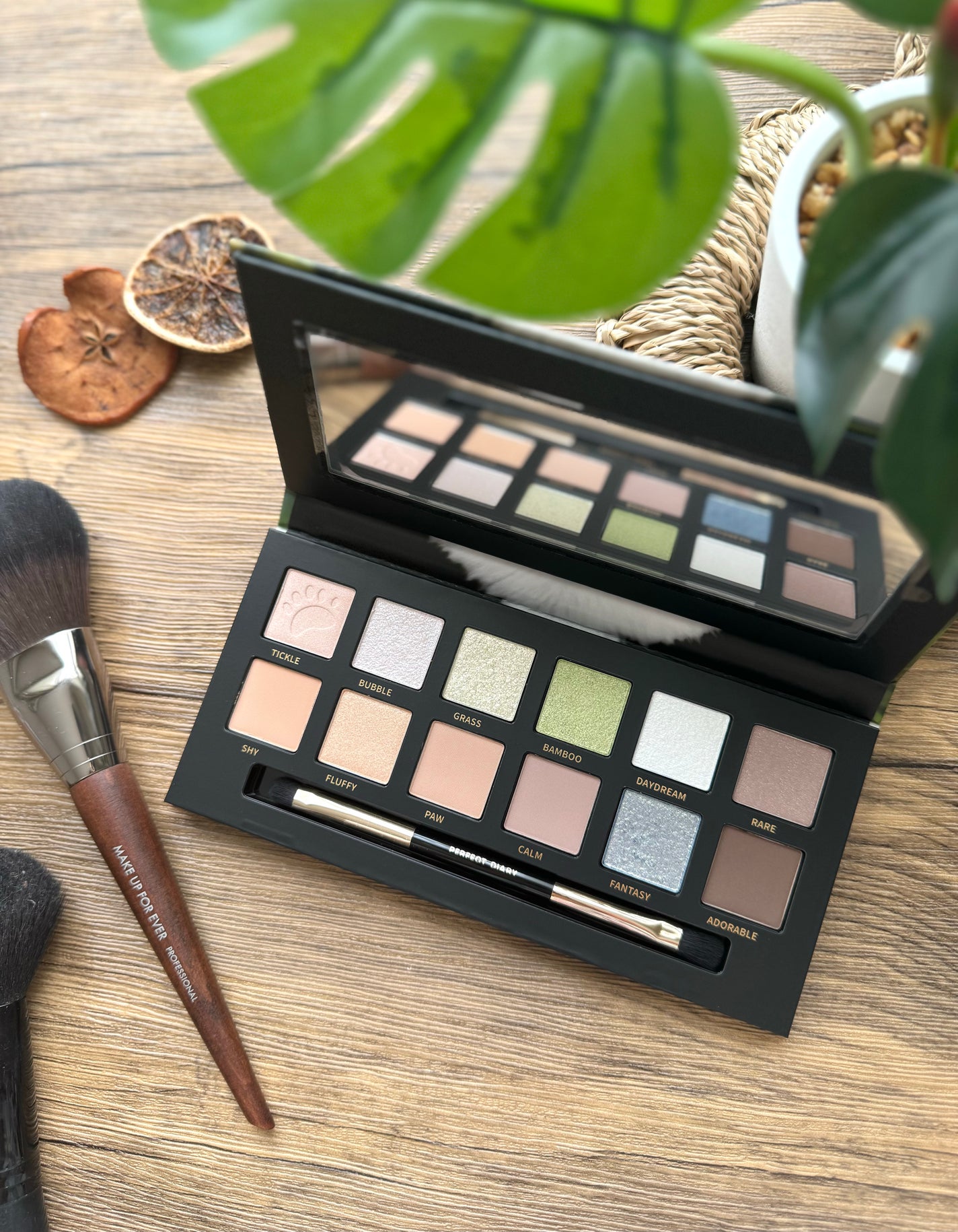 エクスプローラ12色 動物アイシャドウパレット/PERFECT DIARY/アイシャドウパレットを使ったクチコミ(2枚目)