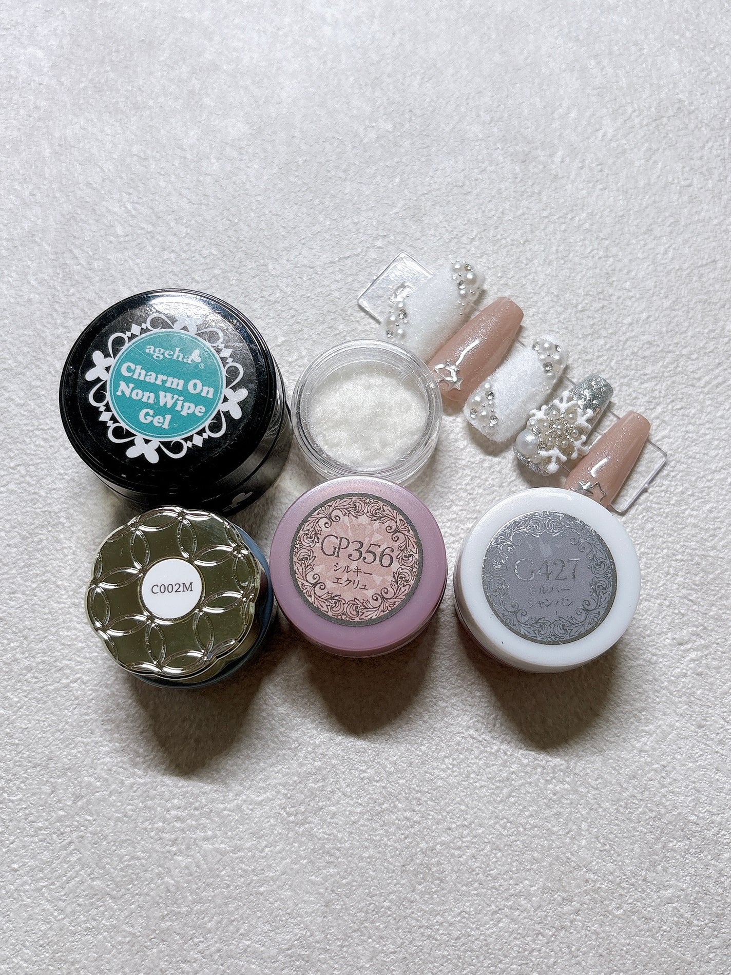 mizuki꙳ネイリスト on LIPS 「ふわふわ×ビジューデザイン💅✨やり方は下記動画で紹介しています..」(2枚目)