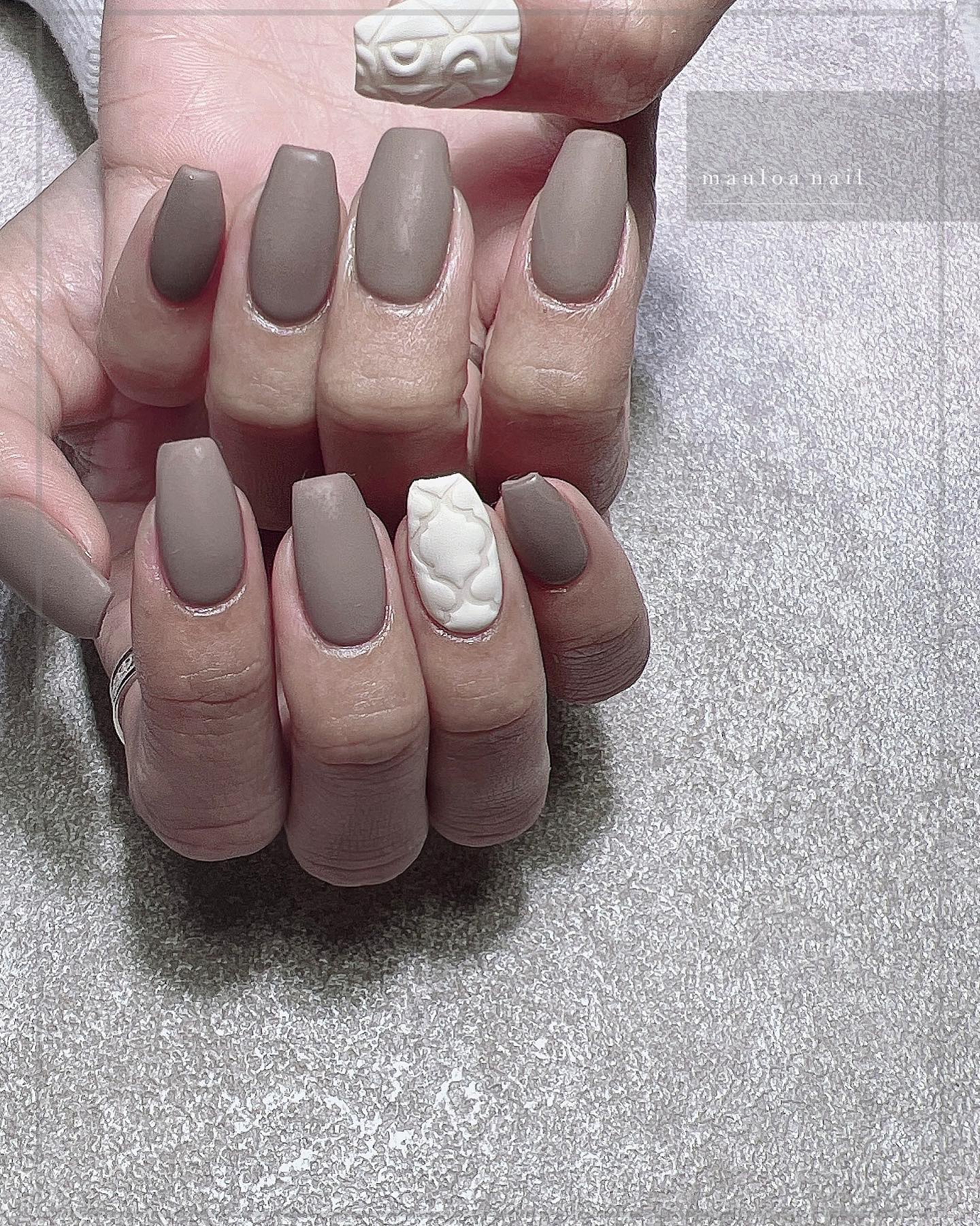 #キルティングネイル,#ネイル,#マットネイル,#リングネイル,#アイボリーネイル,#リングネイル,#オータムネイル,#ボルドーネイル,#ミラーネイル,#手書きアートネイル,#カーキネイル,#ブラウンネイル,#月ネイル,#太陽ネイル,#秋ネイル,#天王寺ネイルのネイルデザイン