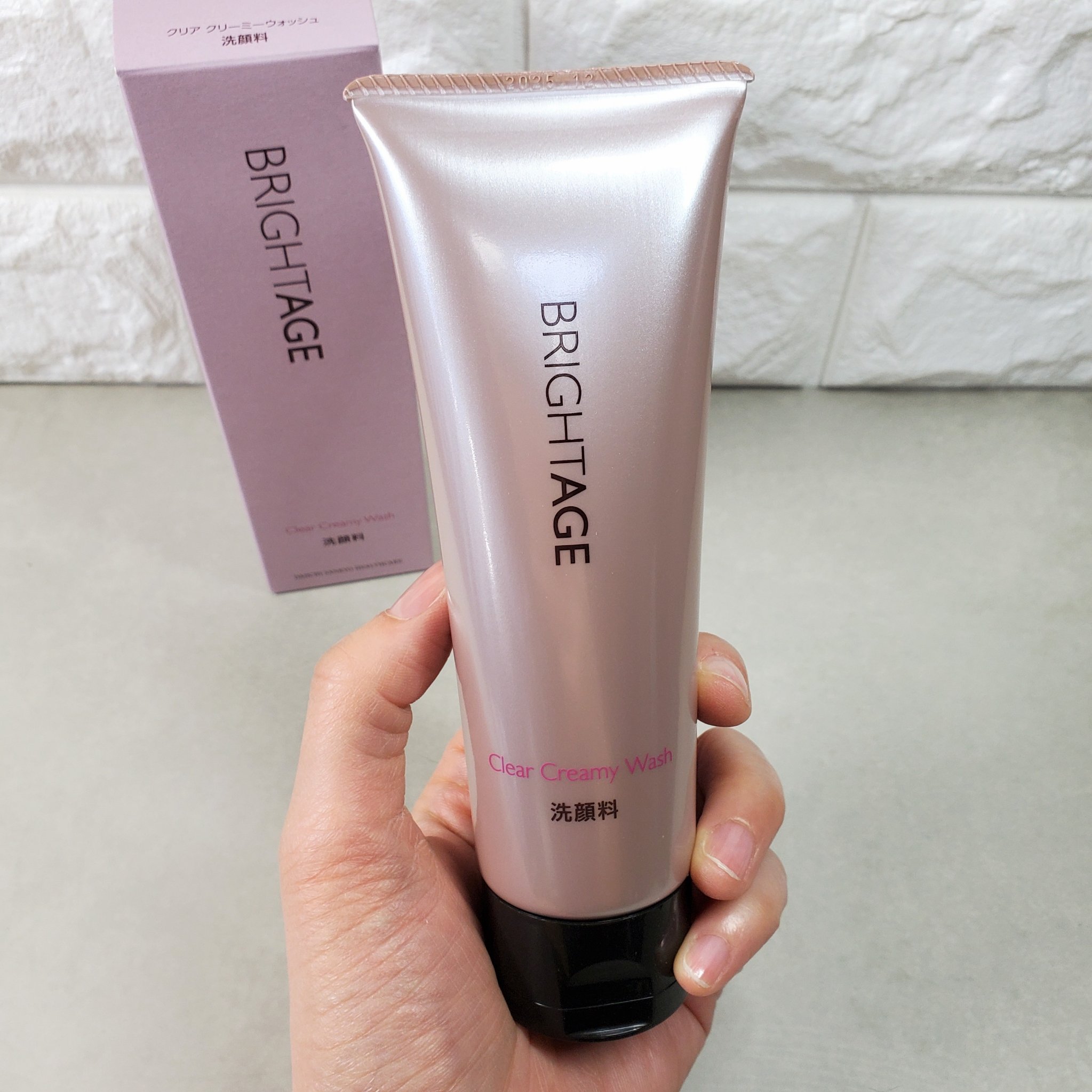 ブライトエイジ
クリア クリーミーウォッシュ 

くすみ(メラニンを含む古い角質)や、
余分な皮脂を吸着するオイルキャッチ成分配合の洗顔料☝️‪💡‬ 

ワントーン明るくなったようなクリアな肌へ導いてくれるそう✍️ 

泡立てネットで泡立