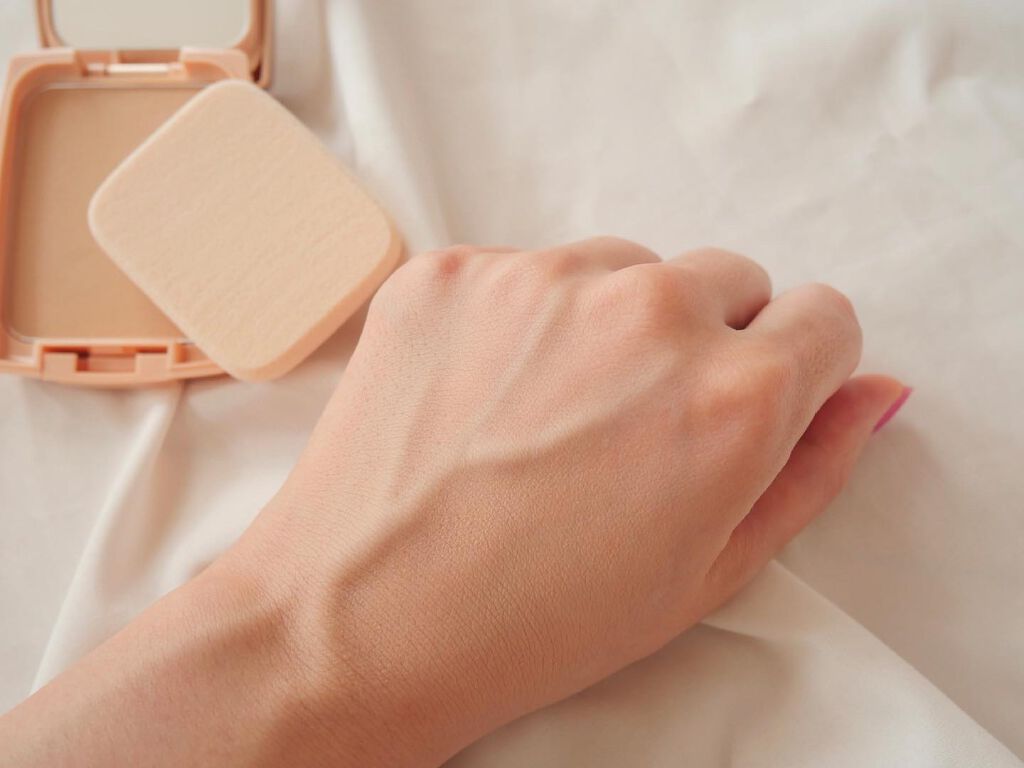 24 ミネラルモイストパウダーファンデ/24h cosme/パウダーファンデーションを使ったクチコミ(4枚目)