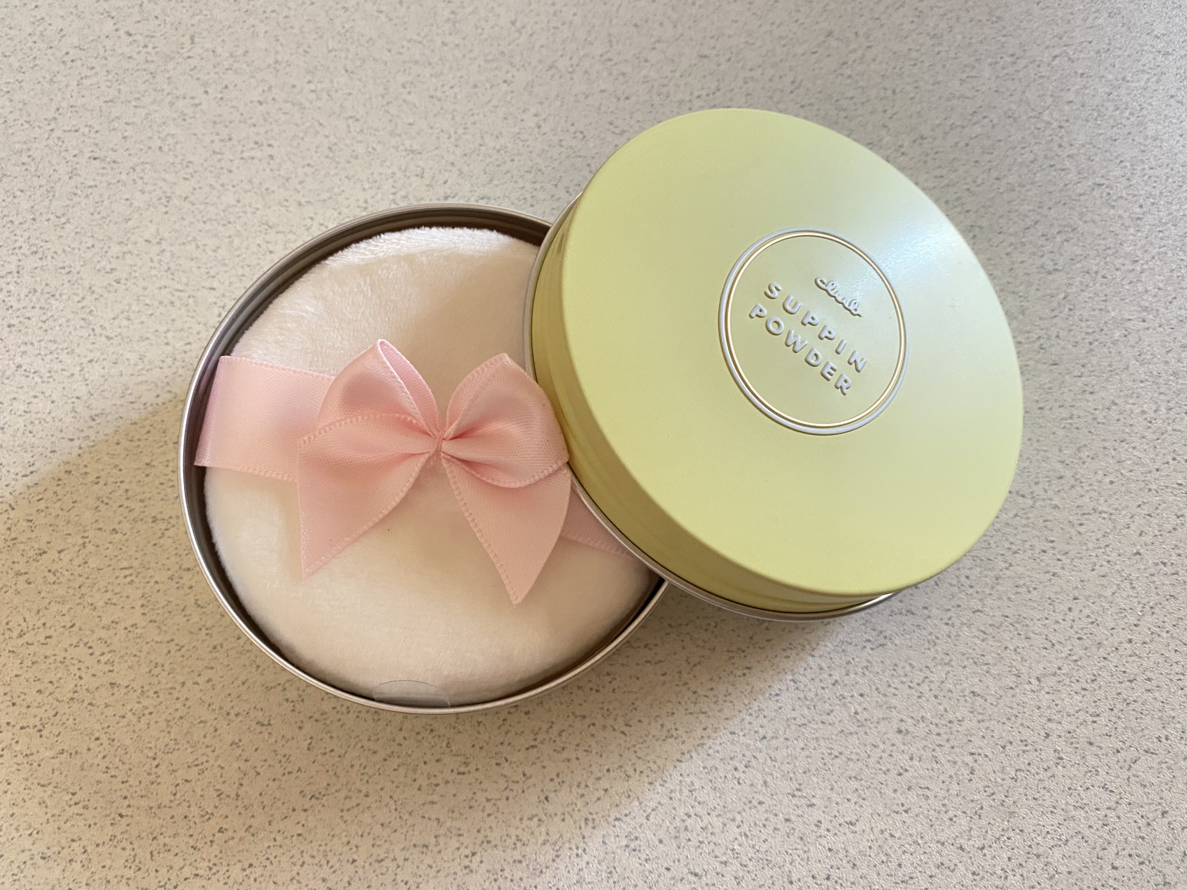 すっぴんパウダーC CICAレモングラスの香り D/クラブ/プレストパウダーを使ったクチコミ（1枚目）