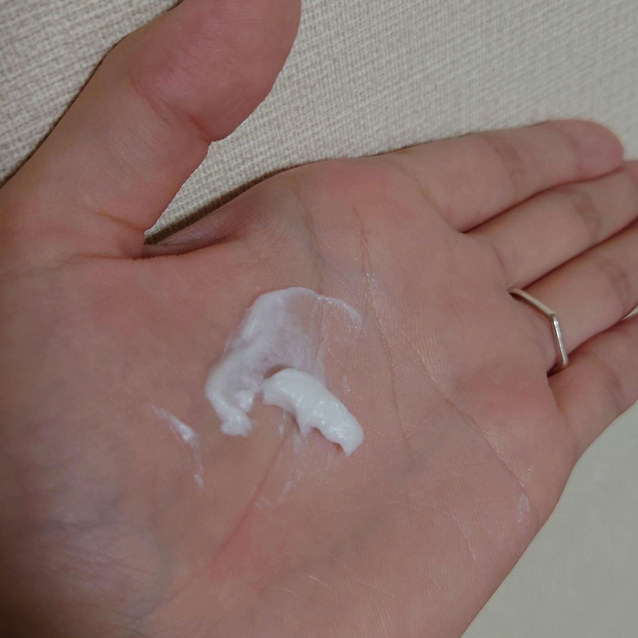 マジアボタニカ AC+ 薬用バリアクリーム のクチコミ「最近前に使ってた保湿クリームを使い切りましたので、新しくマジアボタニカAC+ 薬用バリアクリー.....」（3枚目）